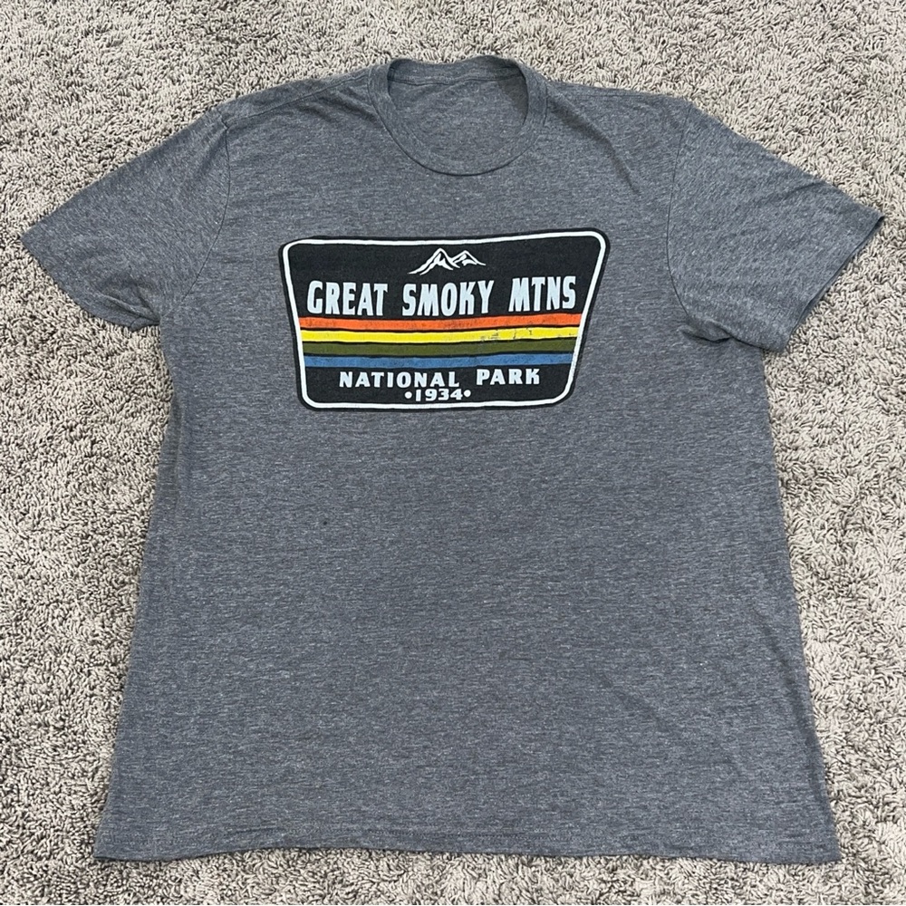 Women’s Large Great Smokey Mountains National Park Gray Rainbow Sign Graphic Tee